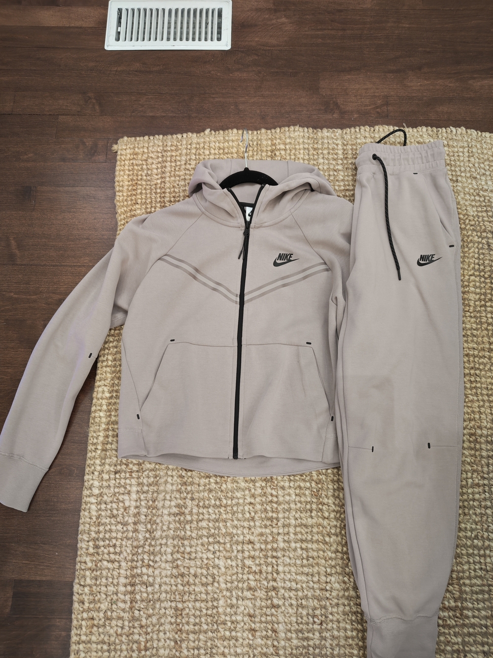 Nike Women’s Tech Fleece Taupe Full-Zip Hoodie & Jogger Set Size S